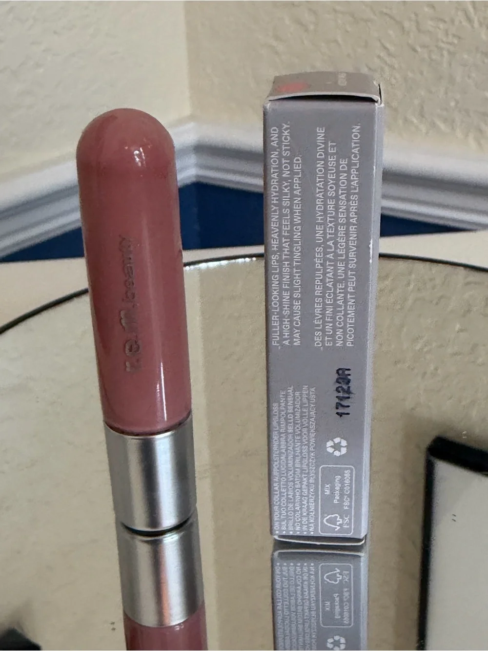 R.E.M. Beauty On Your Collar Plumping Lip Gloss Pink Razor